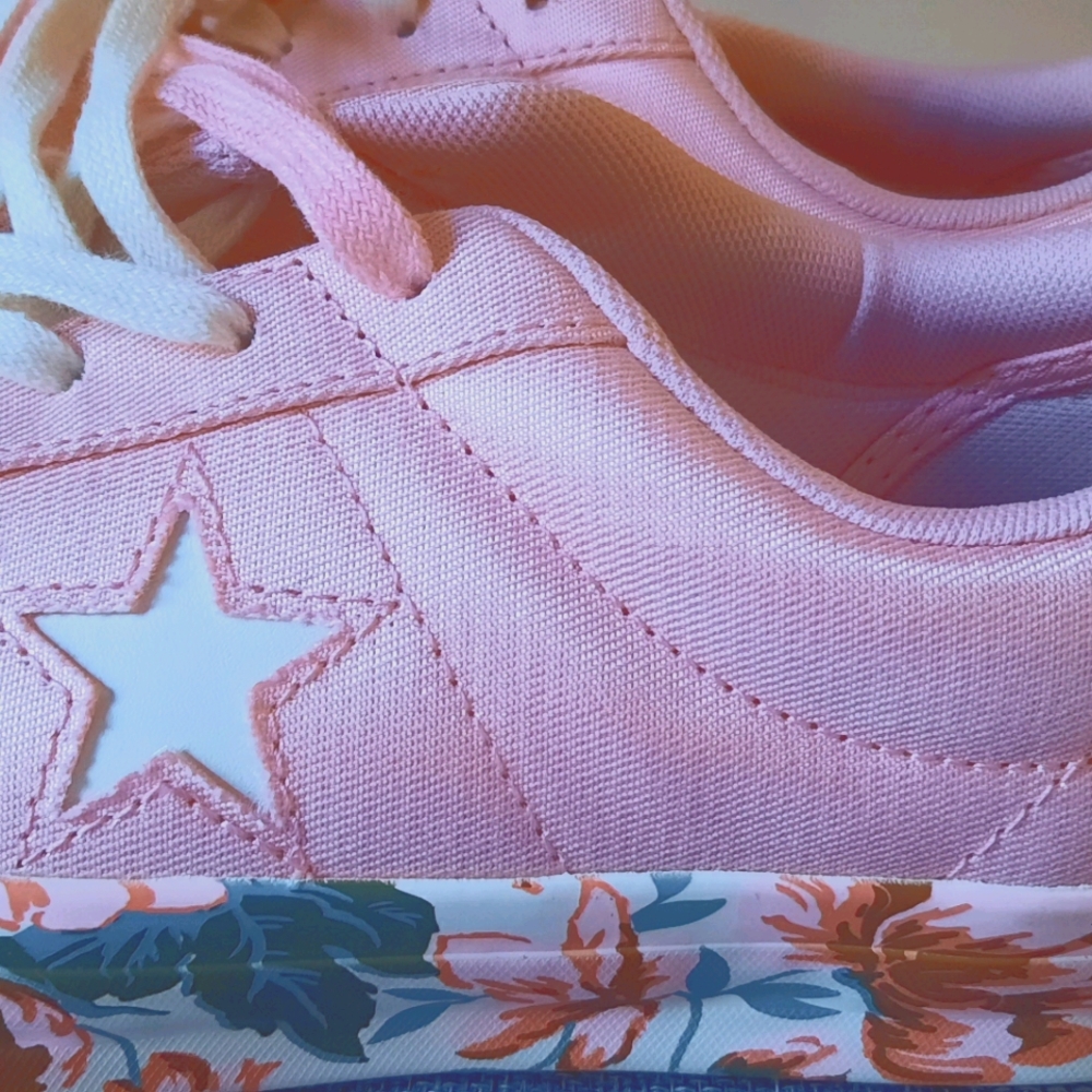 One star converse/ like new